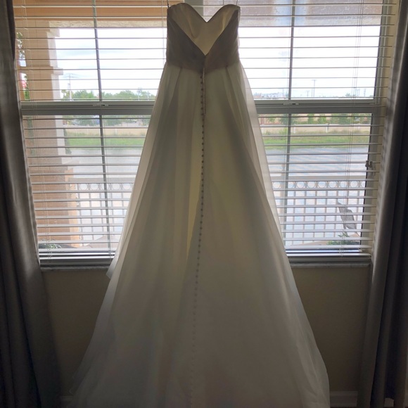 Never Used Wedding Dress - Picture 5 of 6